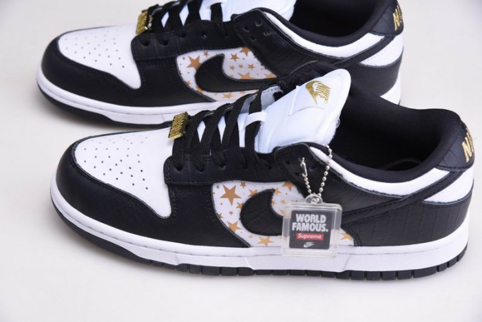 s*upre*me X NIKE SB DUNK LOF DH3228-102