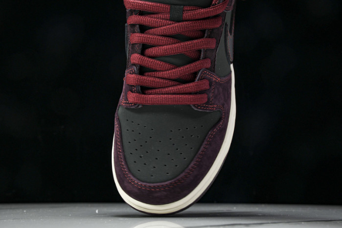 Riot Skateshop Nike SB Dunk Low FZ1289-200