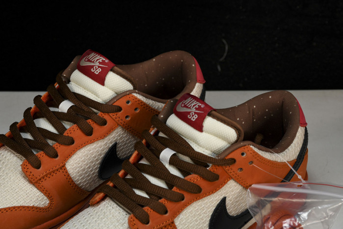 SB Dunk Low Top Ramen - 313170-101