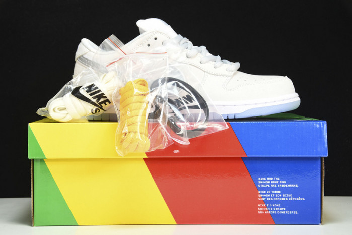 Nike SB Dunk Low White Lobster (Friends and Family)  FD8776-100