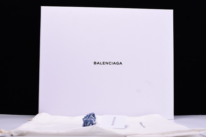 BL 17FW TRIPLE S“CREAM”  Washed Show Snea Grey  MENS 483513W06E