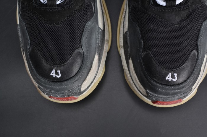 BL 17FW TRIPLE S TRAINER BLACK/ RED MENS W05M23972