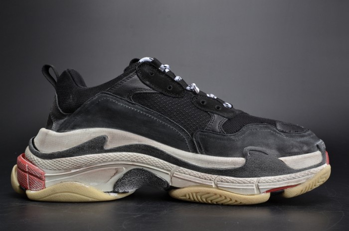 BL 17FW TRIPLE S TRAINER BLACK/ RED MENS W05M23972