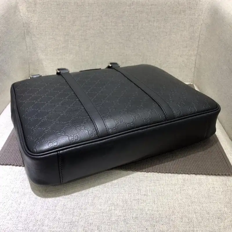 G*u*i bags 1917m0067