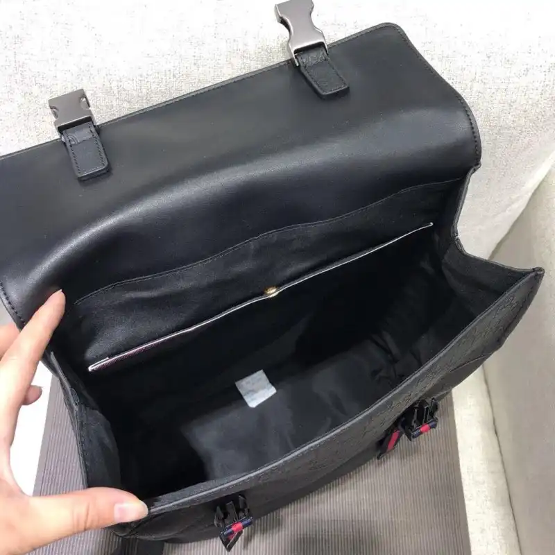 G*u*i bags 1917m0069