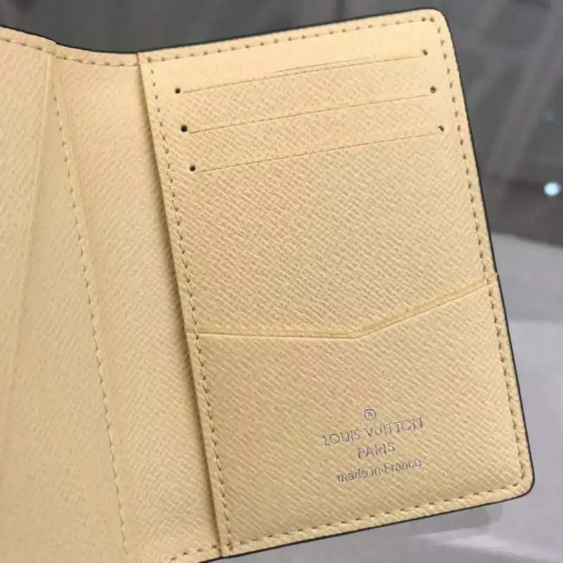LV Bags 19B570035