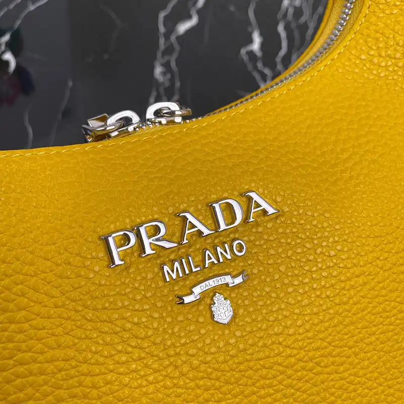 Pra*a bags 208b570125