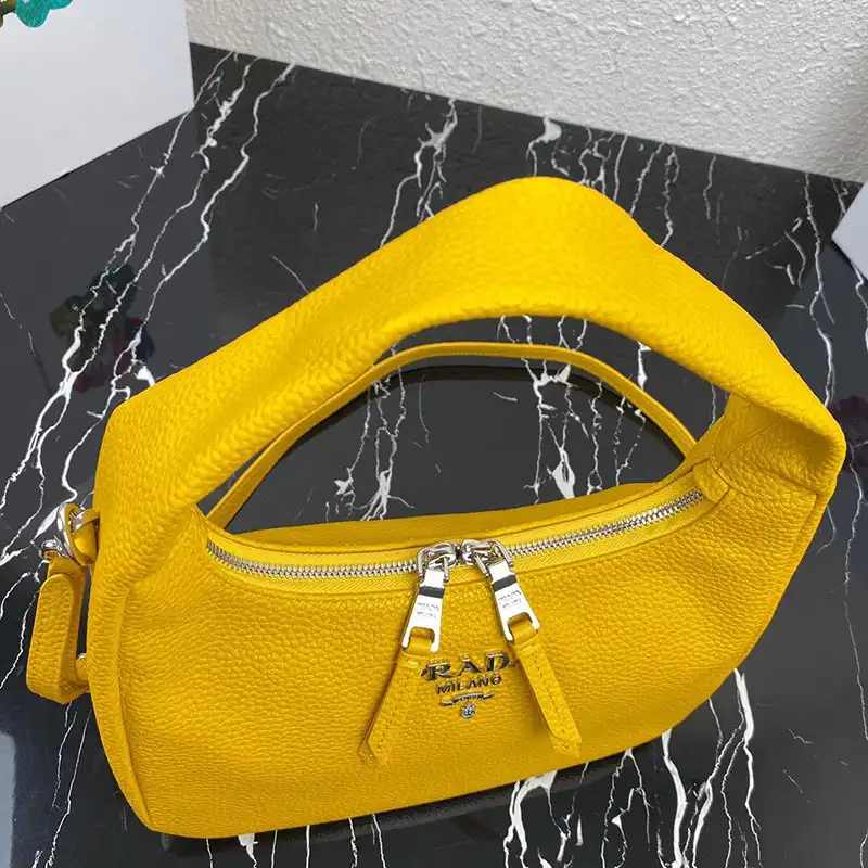 Pra*a bags 208b570125