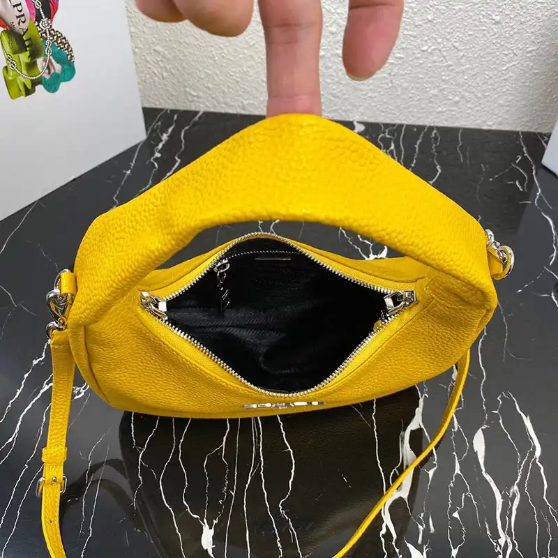 Pra*a bags 208b570125