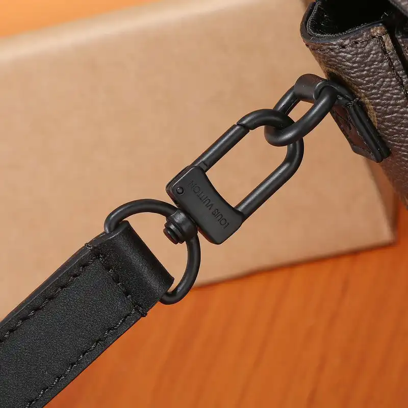 LV Bag 2207YA0004