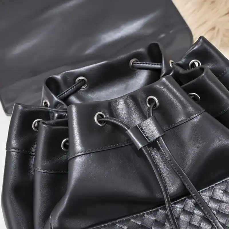 bo*te*ga Ve*ne*ta bag 2212yz0048