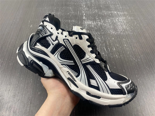 UrbanChic Balenciaga 772774-W3RNY- 4322