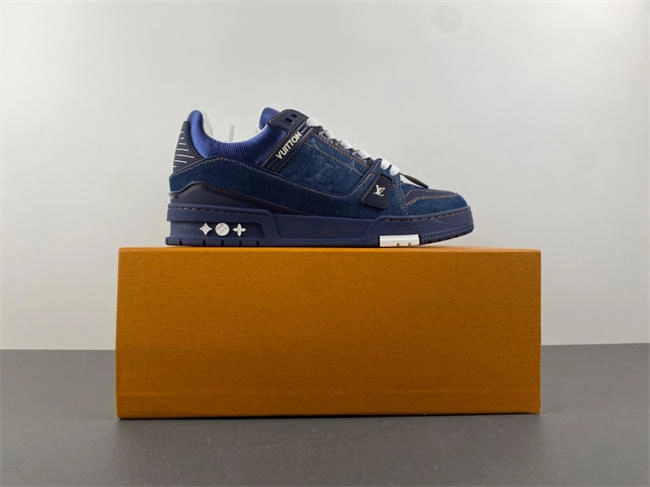 l0*is V*t0n lv trainer fashionforward 1657