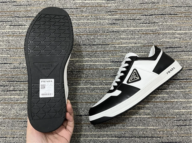 neat Pra*a sneaker 3373